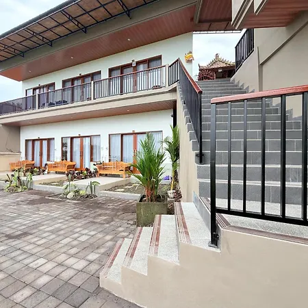 Villa Popolan And Guest House